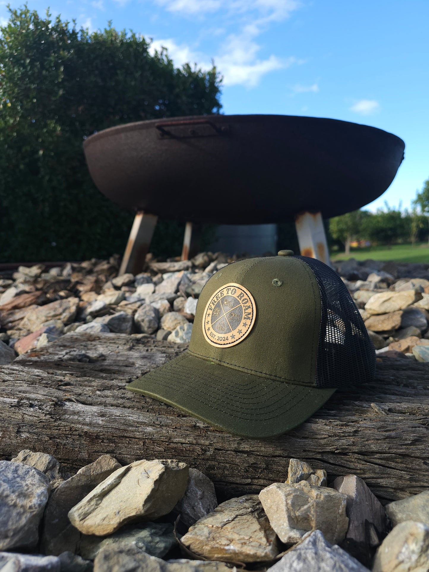 Adult Mesh Cap Round Logo