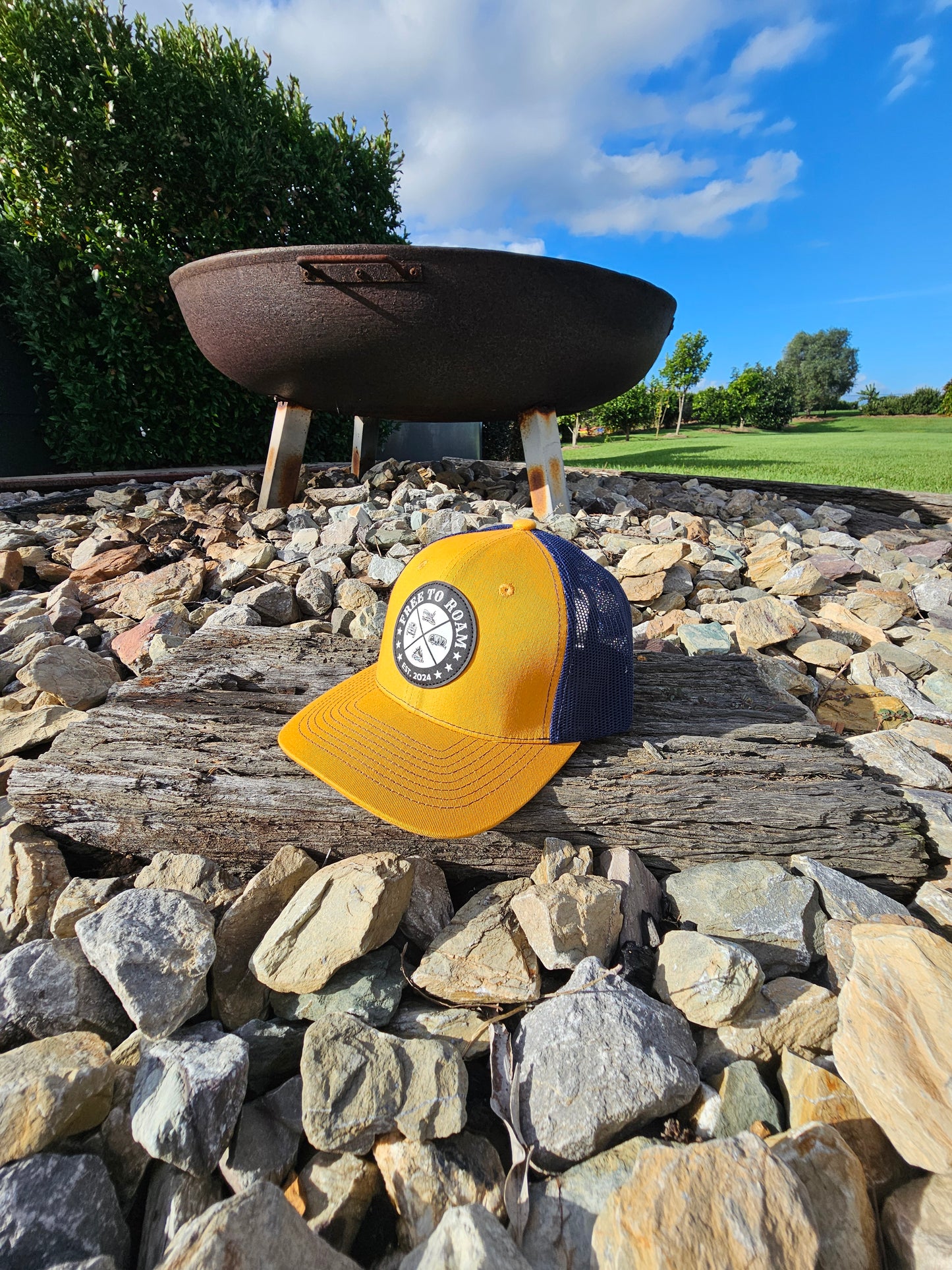 Adult Mesh Cap Round Logo