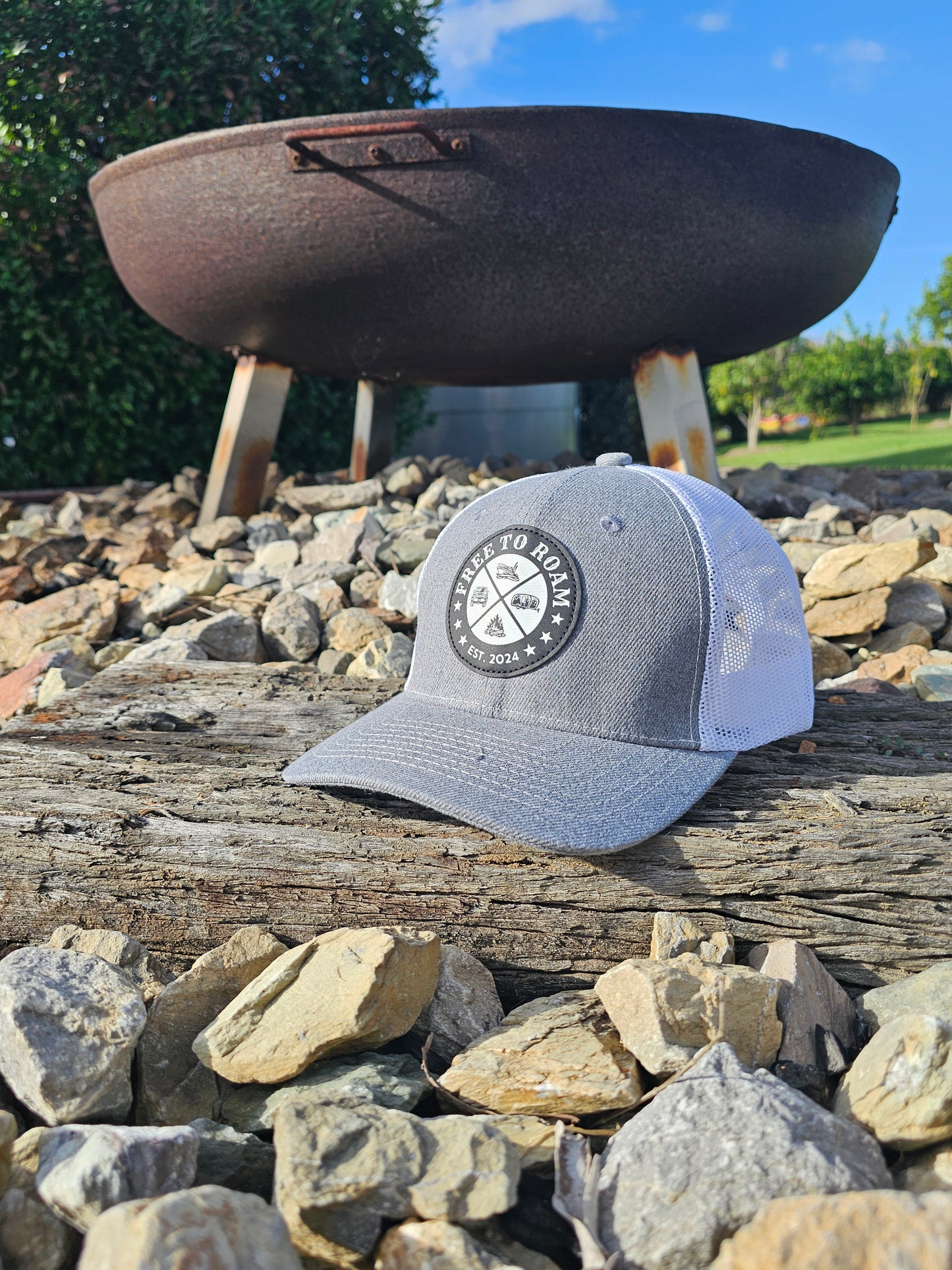 Adult Mesh Cap Round Logo